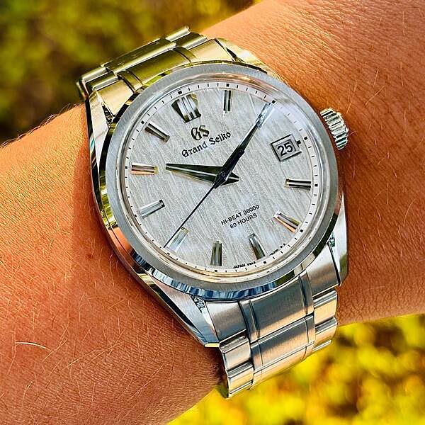Grand Seiko Hi-Beat with white dial on the wrist